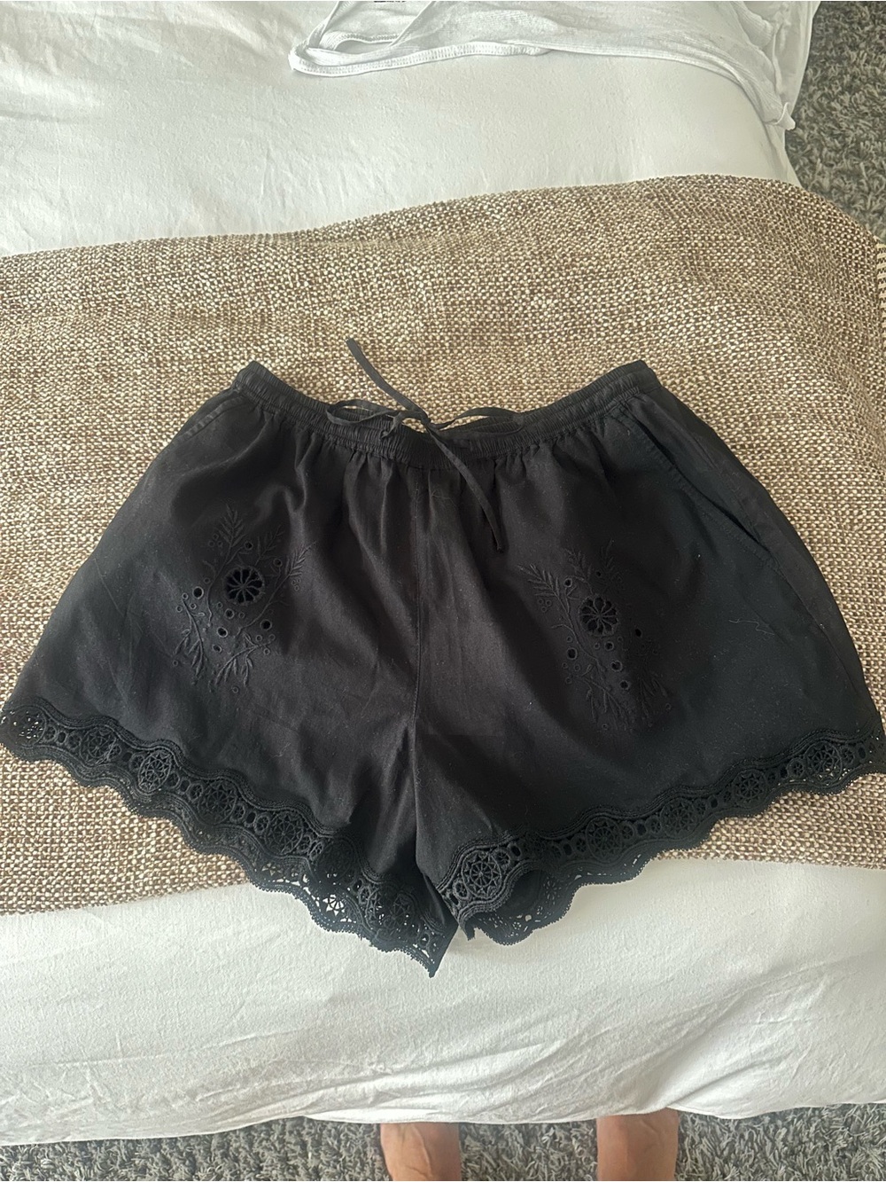 Xirena Women’s Black Eyelet Lace Trim Shorts